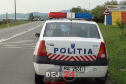 Răscruci: Mopedist prins de polițiști fără permis, fără cască, în timp ce conducea un moped neînmatriculat