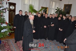 Preoții din Protopopiatul Ortodox Dej au colindat Centrul Eparhial și Consiliul Județean Cluj – FOTO