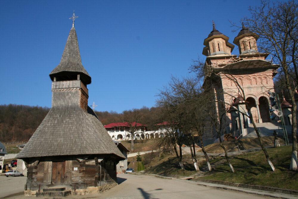 Manastirea-Nicula-biserica-de-lemn-Cluj