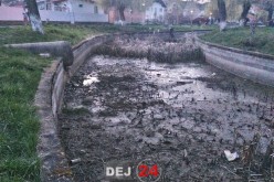 Dej | Lacul din cartierul Dealul Florilor, un loc jegos și dezolant. Primăria vrea REZILIEREA contractului! – FOTO