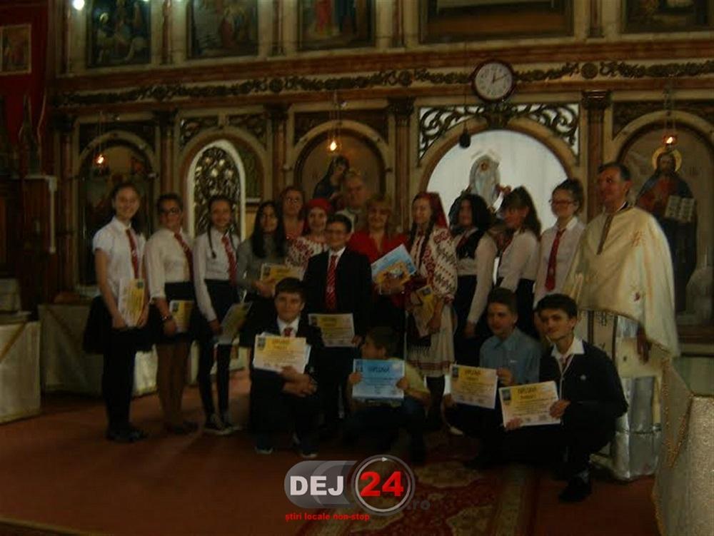 Elevi din Dej premiati de Biserica (2)