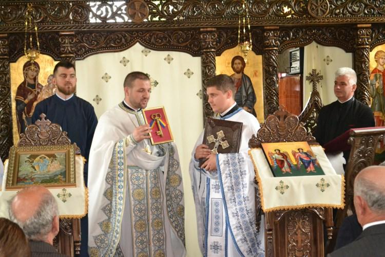 Părintele Mihai Bodnariuc Instalat Ca Preot Paroh Al Parohiei