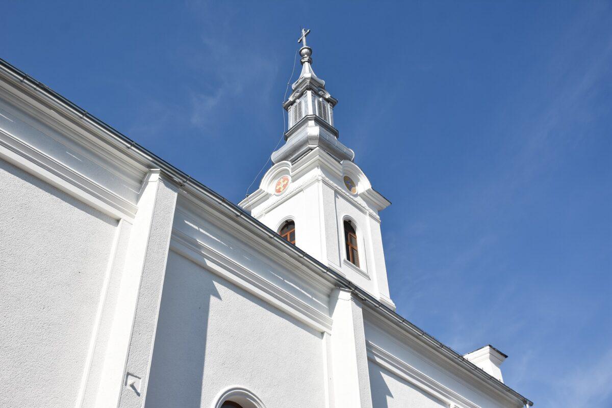 Biserica de pe strada Regina Maria din Dej a fost resfințită - FOTO